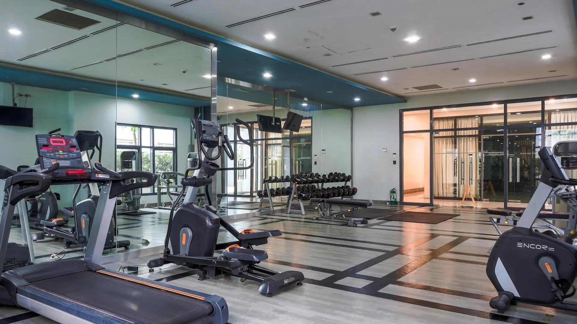 Spacious Family Sleeper Bgc & 84Inch Cinema Manila
