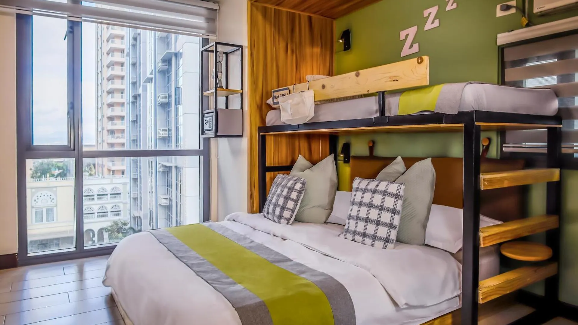 Spacious Family Sleeper Bgc & 84Inch Cinema Manila