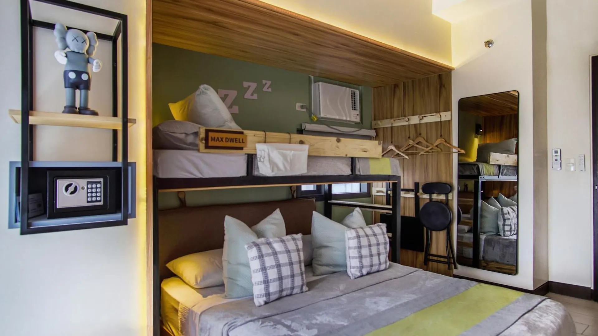 Spacious Family Sleeper Bgc & 84Inch Cinema Manila